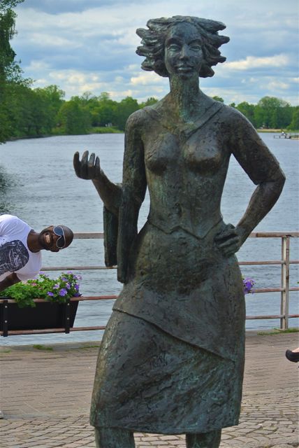 Statue